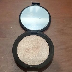 Becca Highlight Opal
